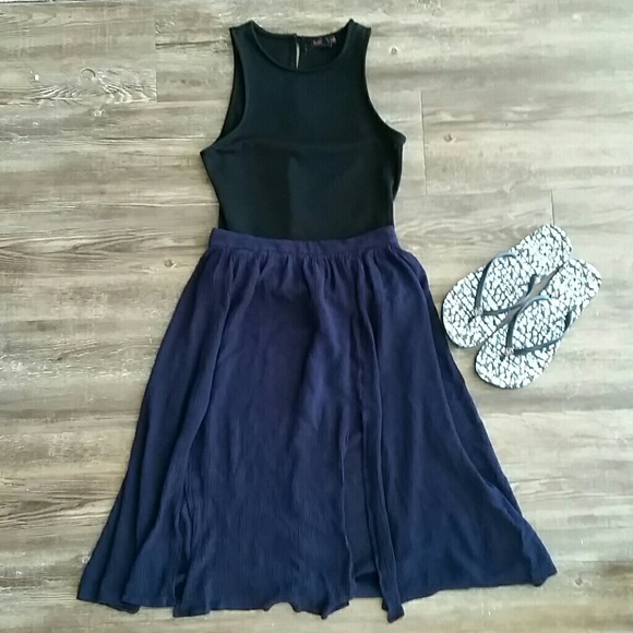 Blue Etiquette Skirt with two front Slits - Picture 1 of 3